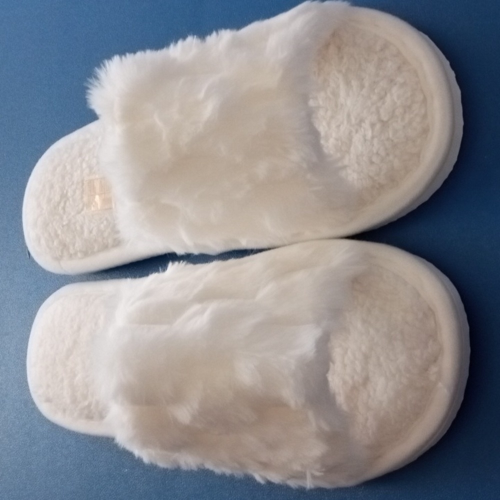 Soft Furry White Scuff House Shoes